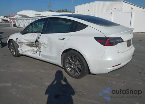 2022 Tesla Model 3 Long Range Dual Motor All-Wheel Drive z USA, uszkodzony, nr VIN 5YJ3E1EB3NF246922